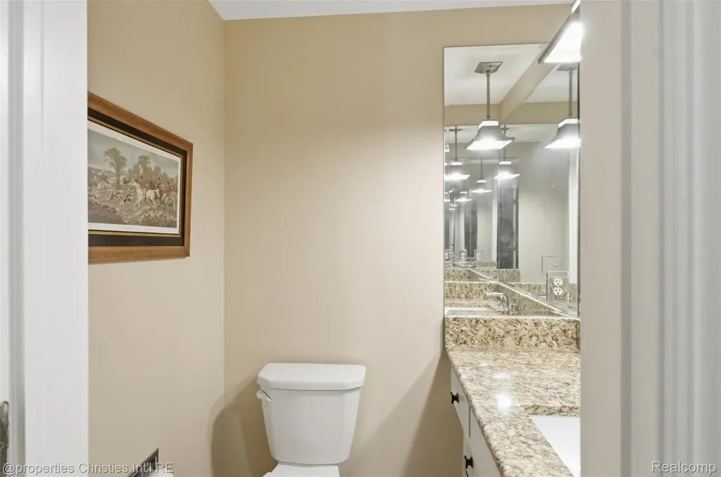 25235 Canterbury Road Franklin Village MI 48025