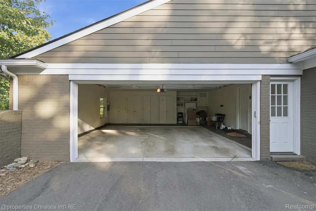 25235 Canterbury Road Franklin Village MI 48025