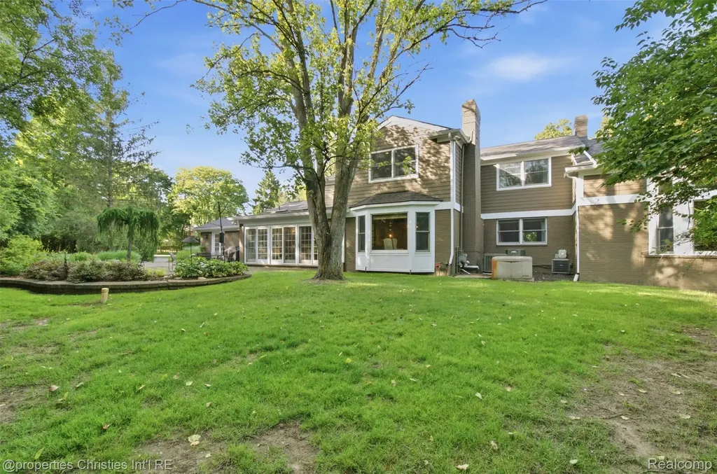 25235 Canterbury Road Franklin Village MI 48025