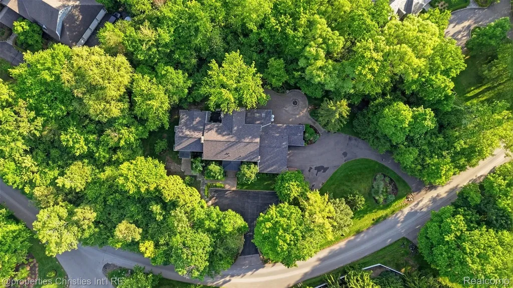 25235 Canterbury Road Franklin Village MI 48025