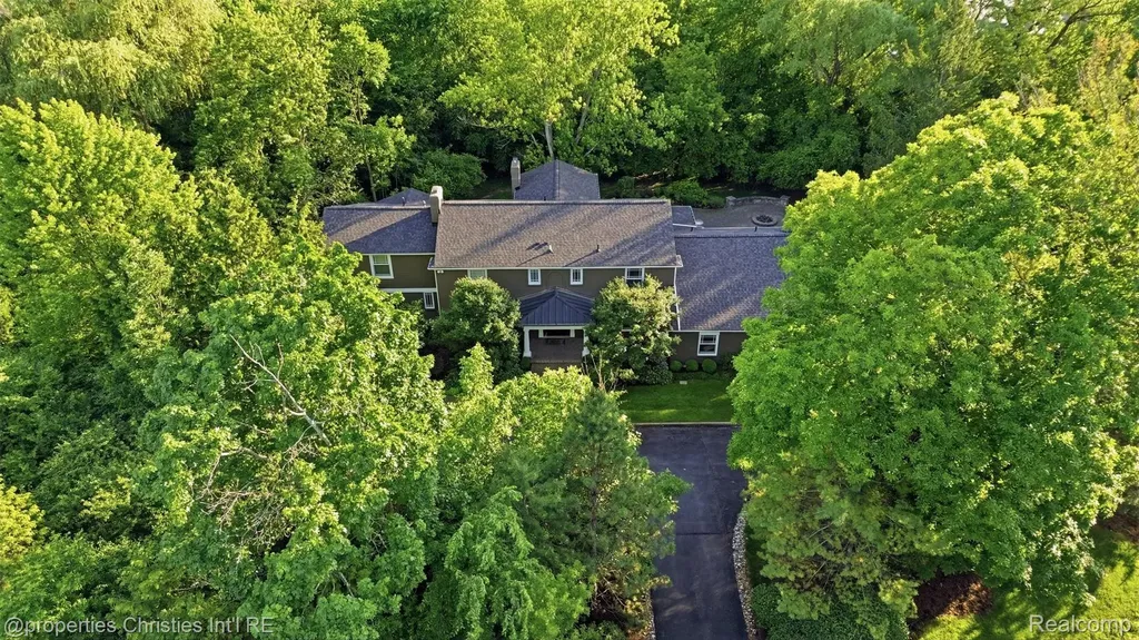 25235 Canterbury Road Franklin Village MI 48025