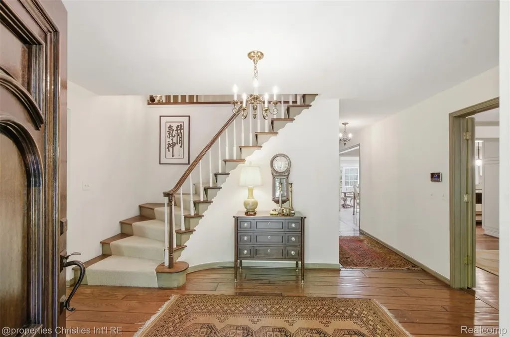 25235 Canterbury Road Franklin Village MI 48025
