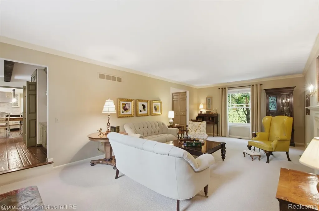25235 Canterbury Road Franklin Village MI 48025