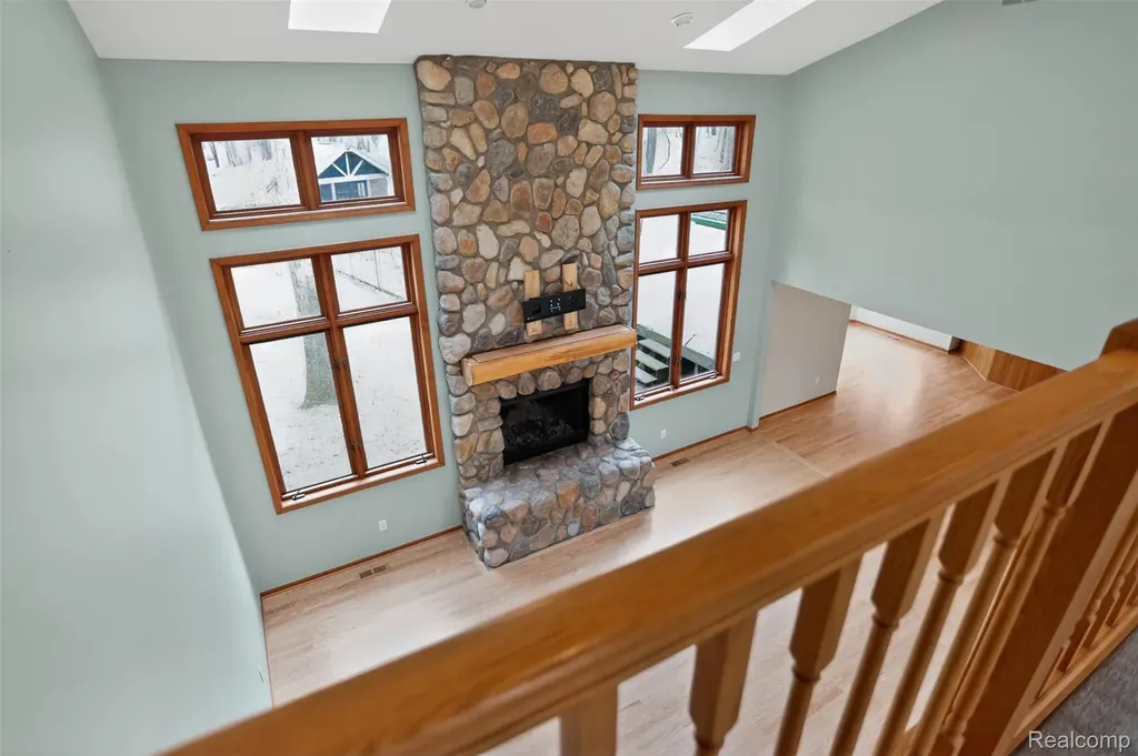 1960 Eastons Trail Highland Charter Township MI 48357