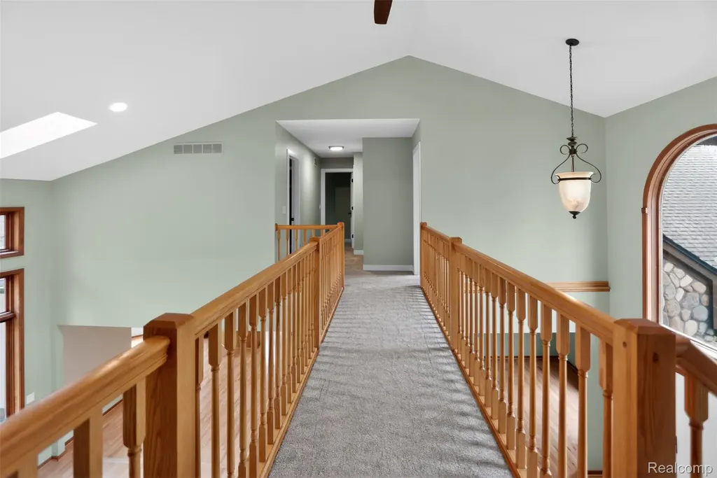 1960 Eastons Trail Highland Charter Township MI 48357