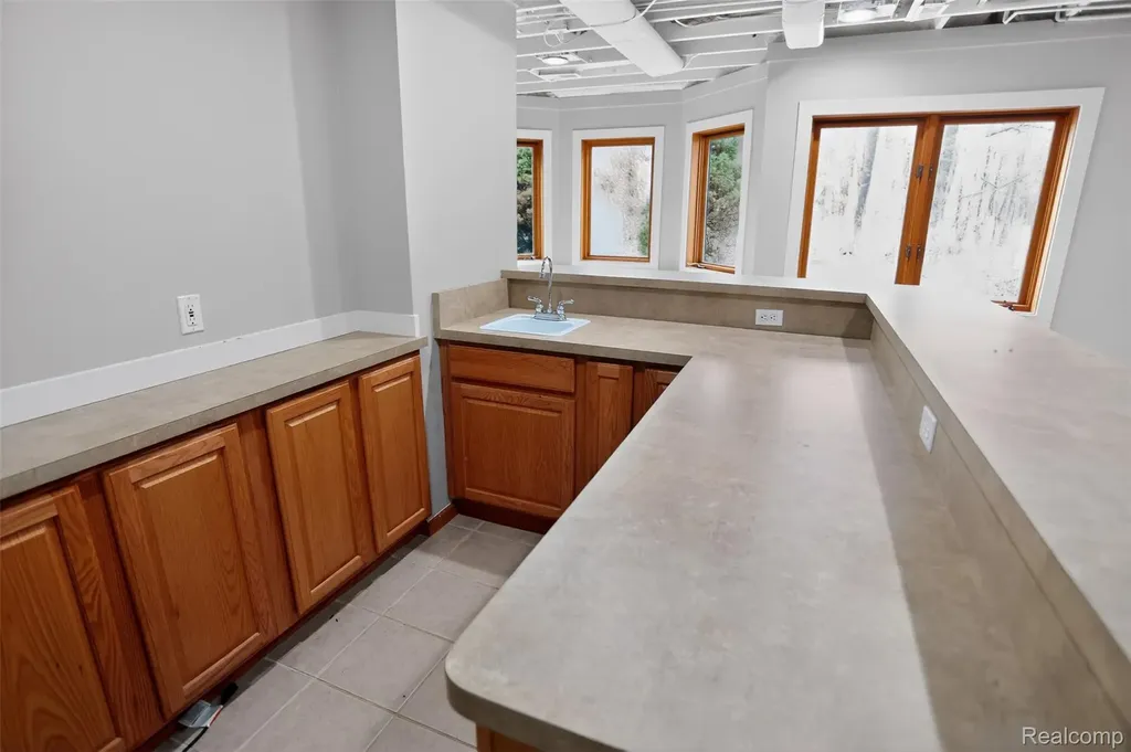 1960 Eastons Trail Highland Charter Township MI 48357
