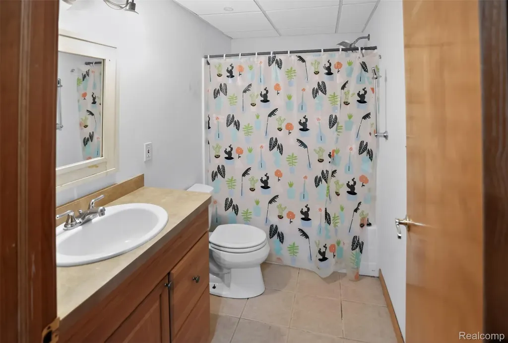 1960 Eastons Trail Highland Charter Township MI 48357