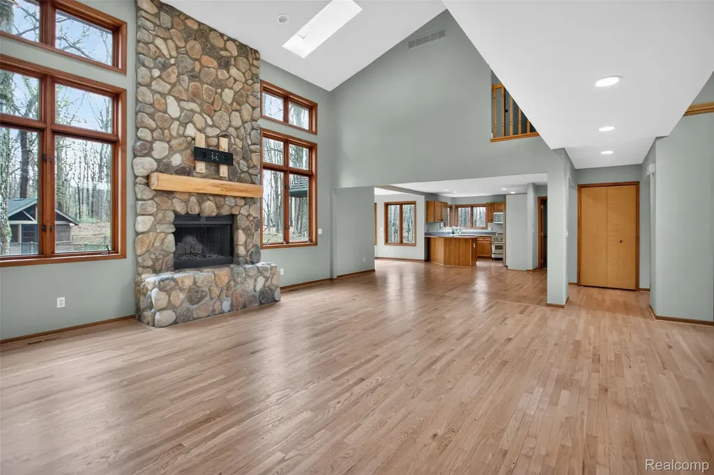 1960 Eastons Trail Highland Charter Township MI 48357