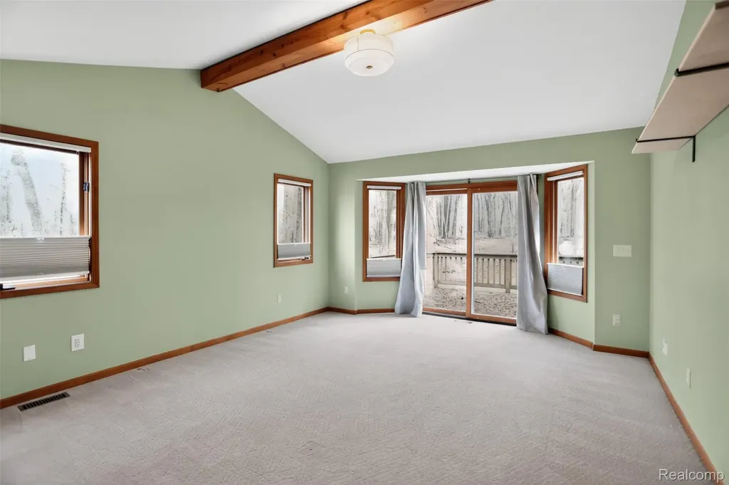 1960 Eastons Trail Highland Charter Township MI 48357