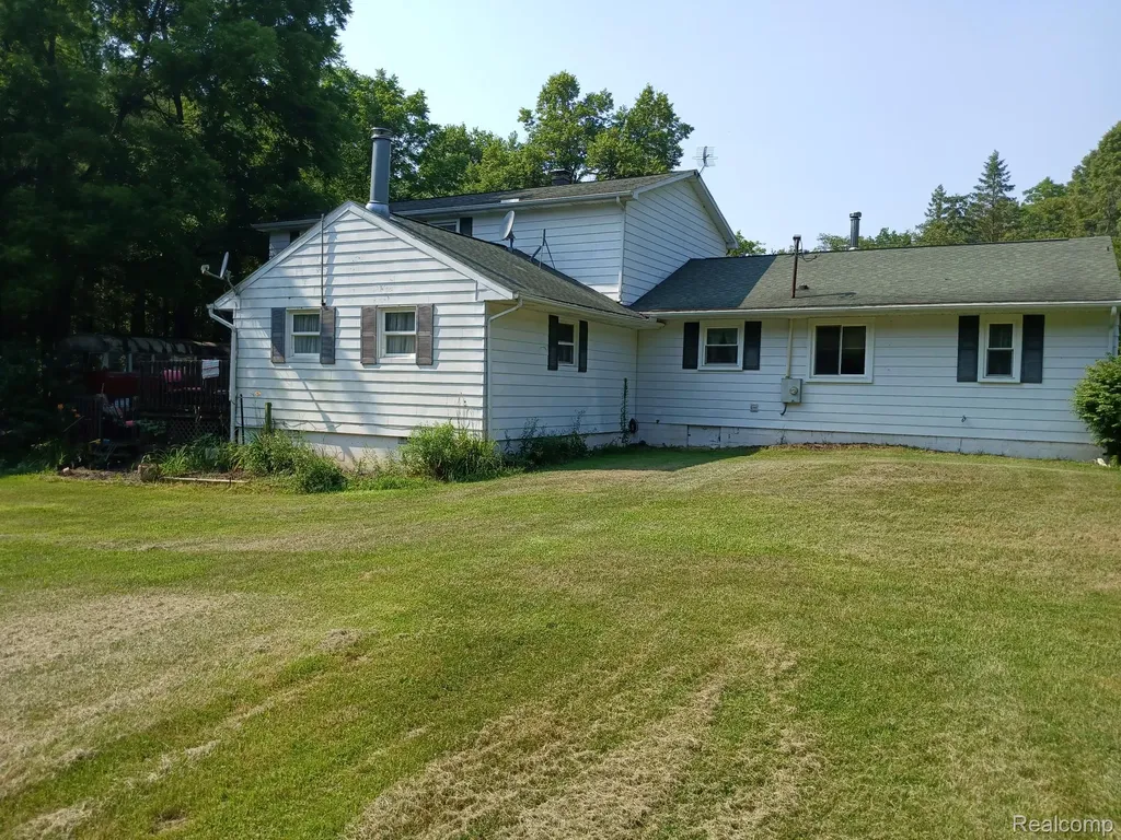 18073 Sharon Valley Road Sharon Township MI 48158