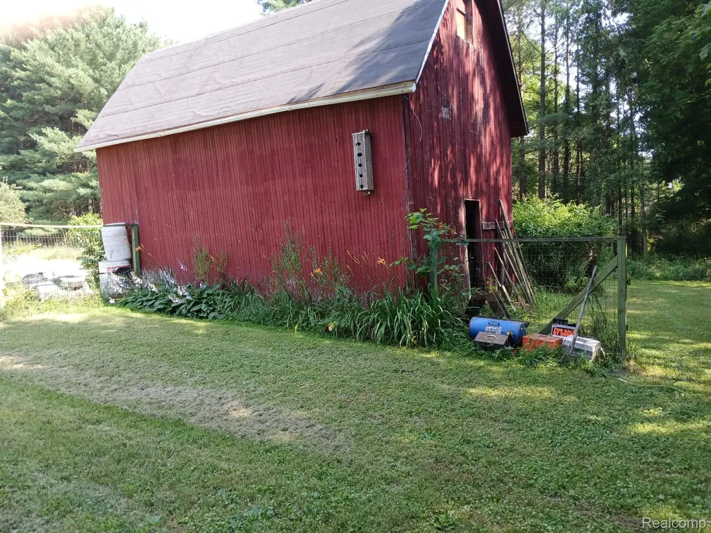 18073 Sharon Valley Road Sharon Township MI 48158