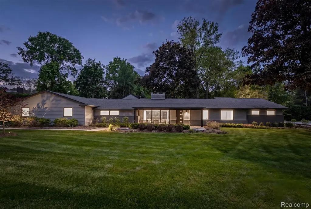 3885 Oakland Drive Bloomfield Hills City MI 48301
