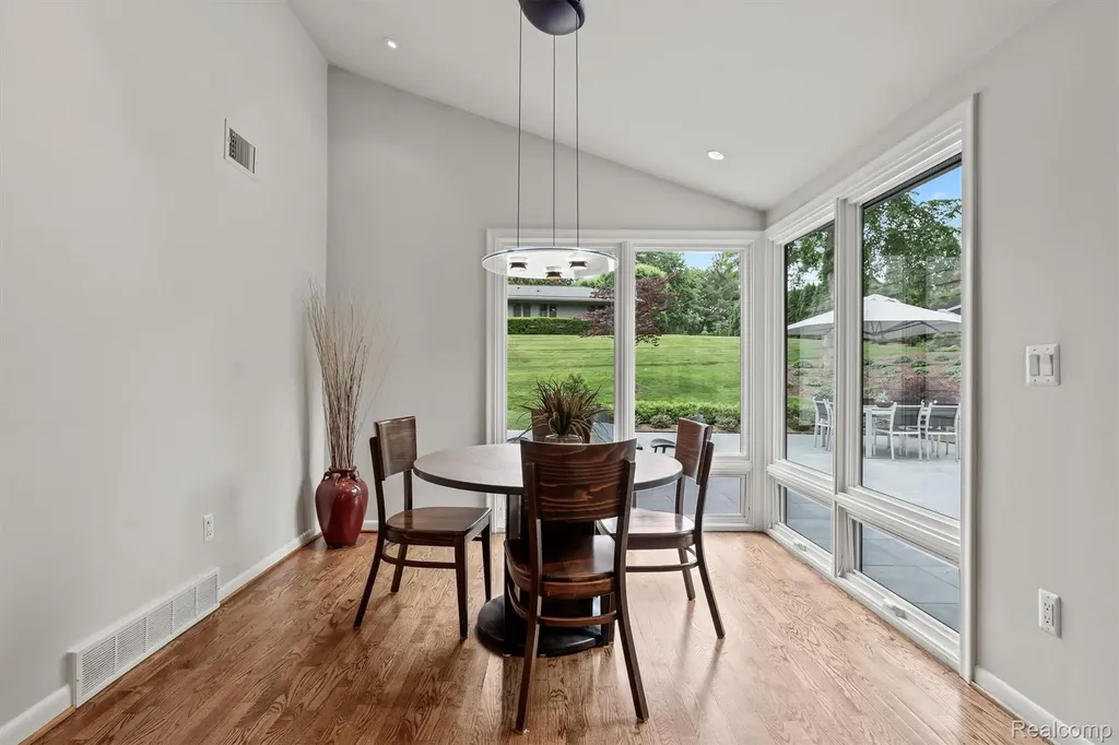 3885 Oakland Drive Bloomfield Hills City MI 48301