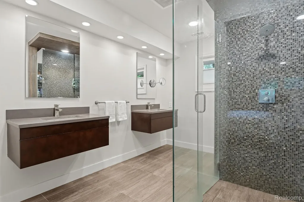 3885 Oakland Drive Bloomfield Hills City MI 48301