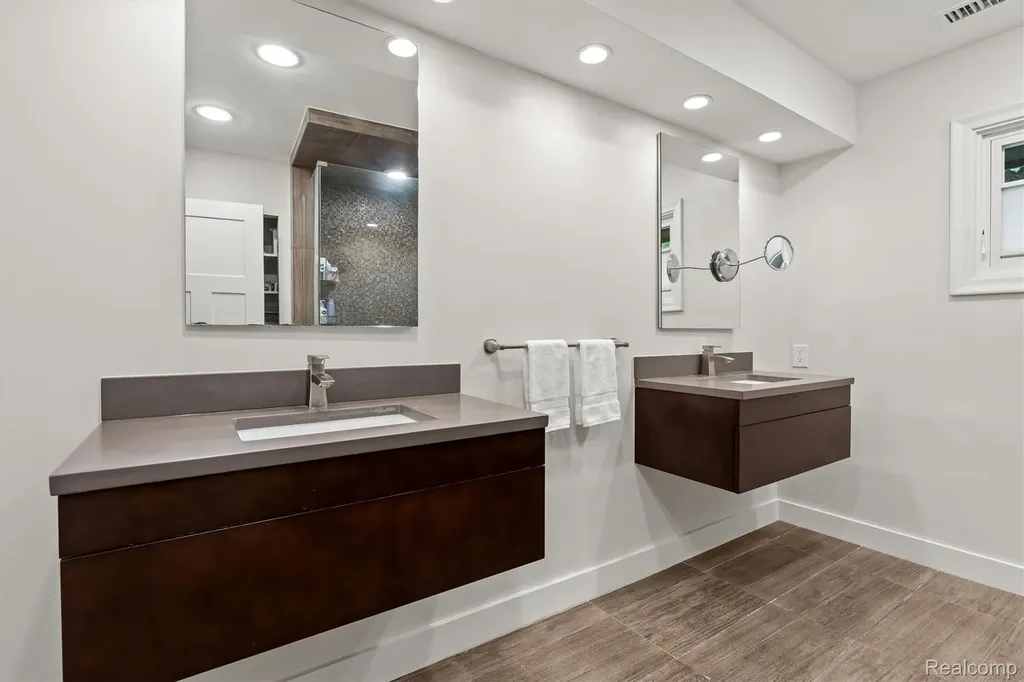 3885 Oakland Drive Bloomfield Hills City MI 48301