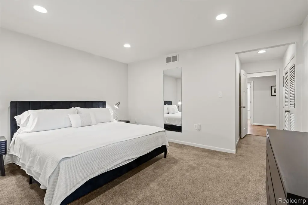 3885 Oakland Drive Bloomfield Hills City MI 48301
