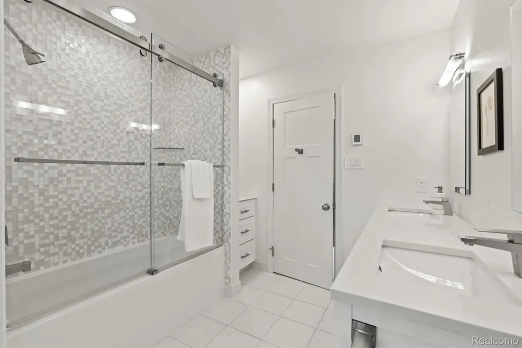 3885 Oakland Drive Bloomfield Hills City MI 48301