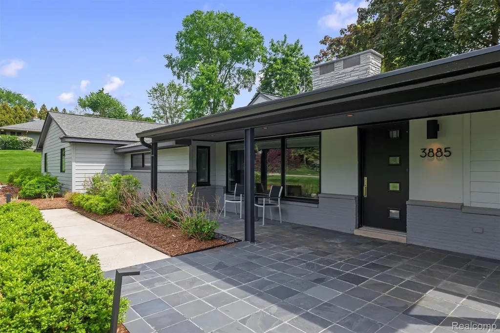 3885 Oakland Drive Bloomfield Hills City MI 48301