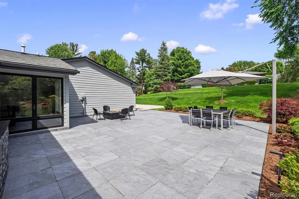 3885 Oakland Drive Bloomfield Hills City MI 48301