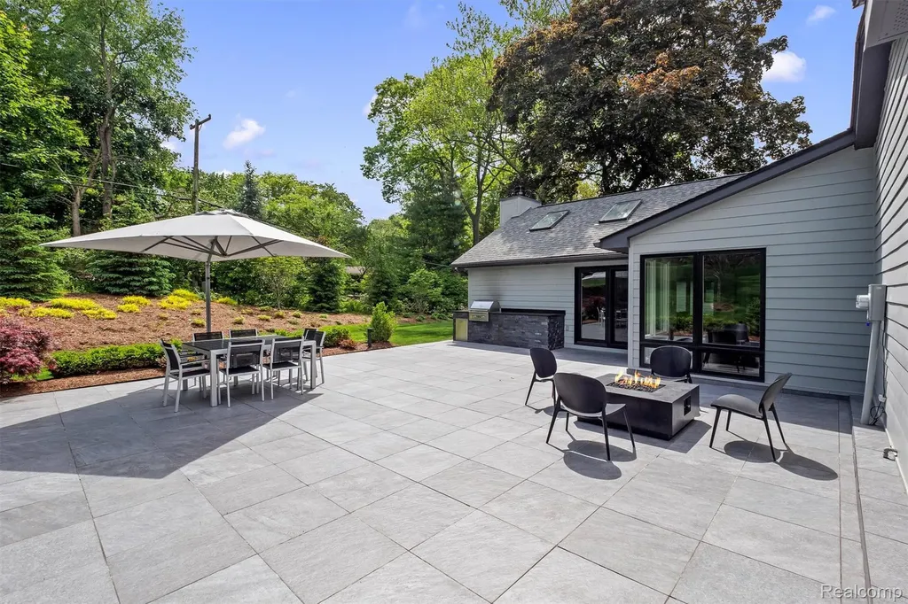 3885 Oakland Drive Bloomfield Hills City MI 48301