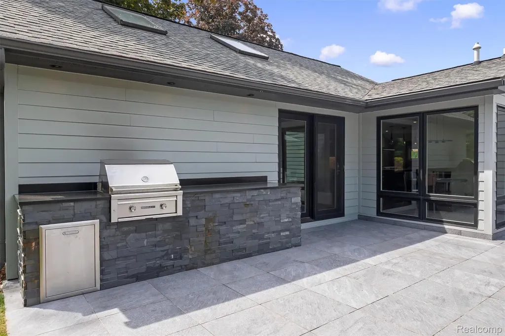 3885 Oakland Drive Bloomfield Hills City MI 48301