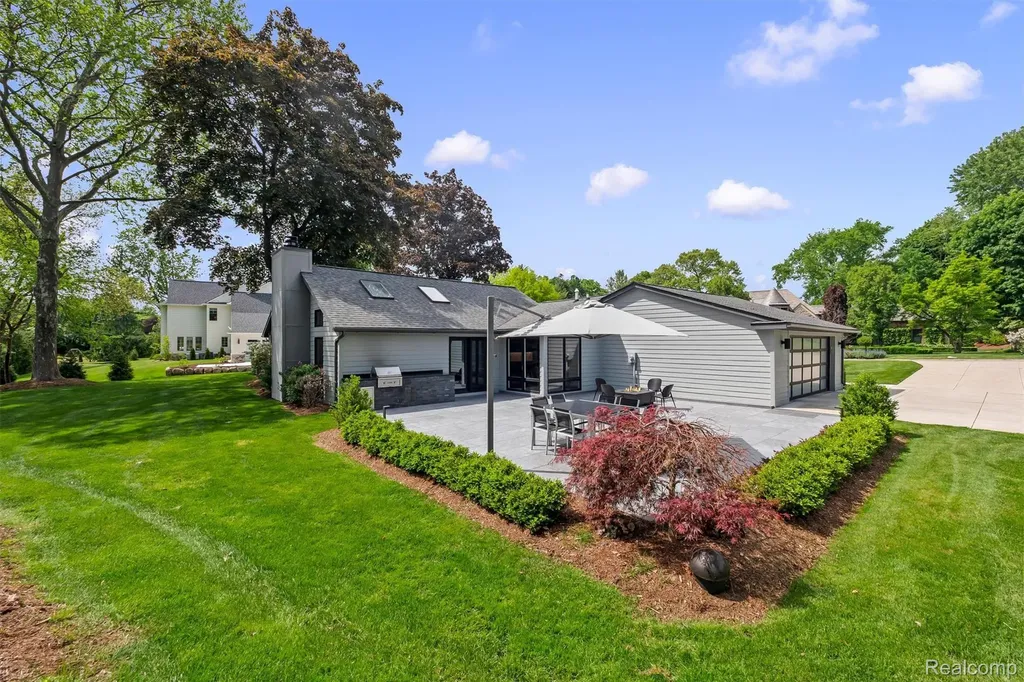 3885 Oakland Drive Bloomfield Hills City MI 48301