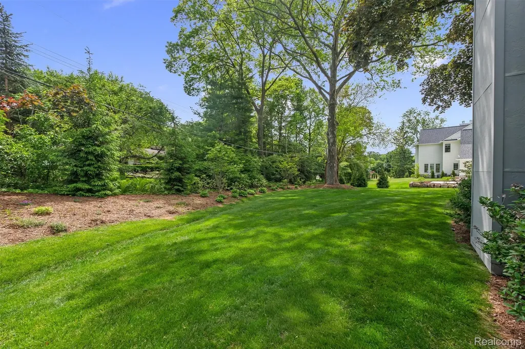 3885 Oakland Drive Bloomfield Hills City MI 48301