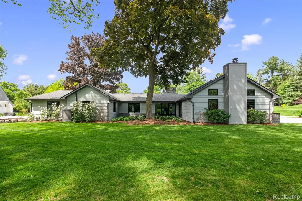 3885 Oakland Drive Bloomfield Hills City MI 48301