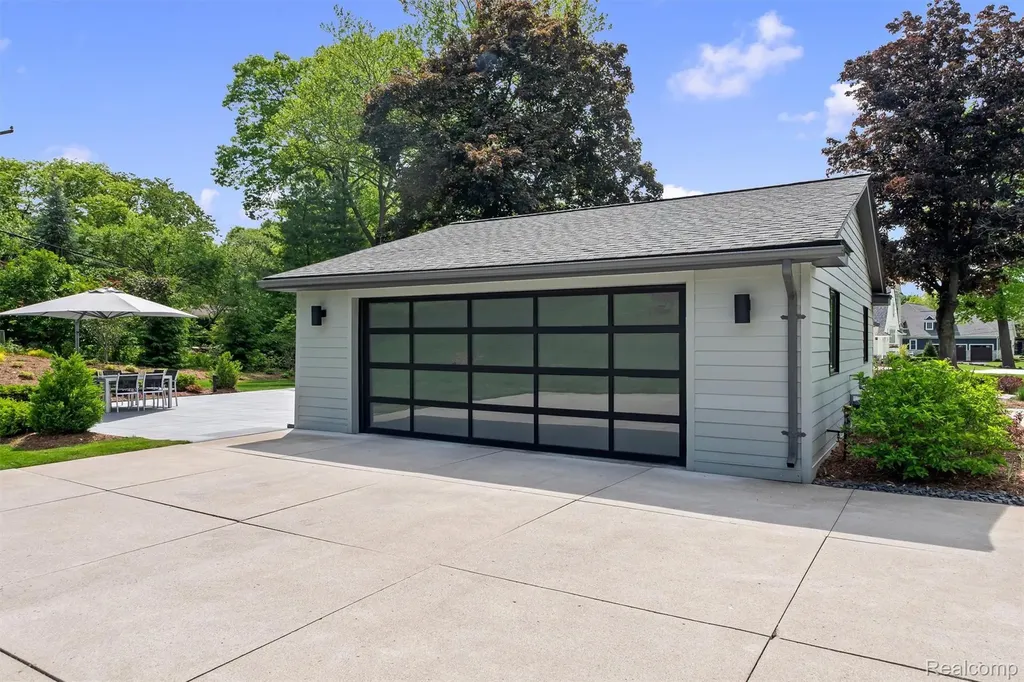 3885 Oakland Drive Bloomfield Hills City MI 48301