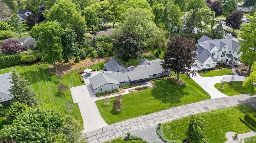 3885 Oakland Drive Bloomfield Hills City MI 48301