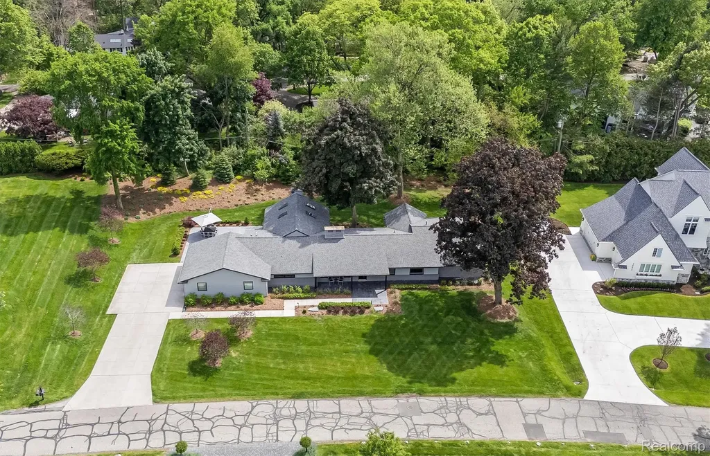 3885 Oakland Drive Bloomfield Hills City MI 48301