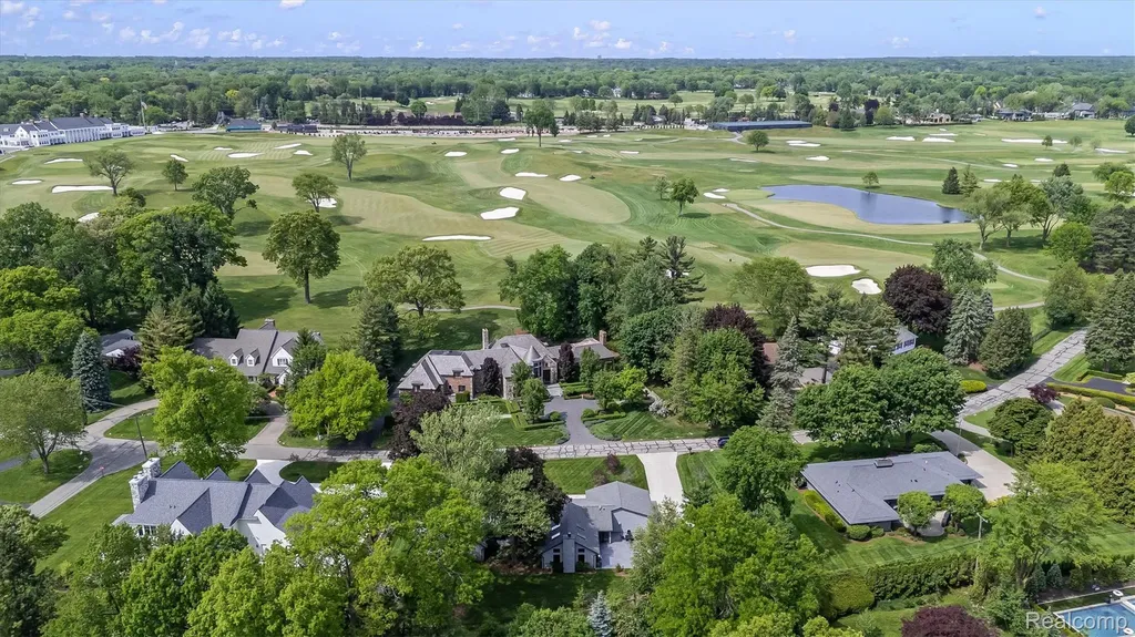 3885 Oakland Drive Bloomfield Hills City MI 48301