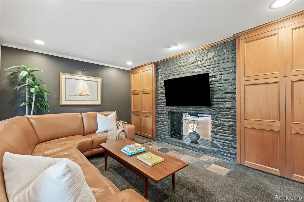 3885 Oakland Drive Bloomfield Hills City MI 48301