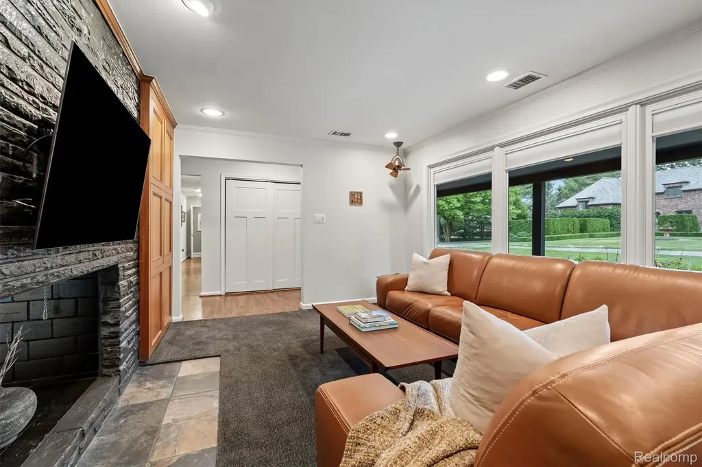 3885 Oakland Drive Bloomfield Hills City MI 48301