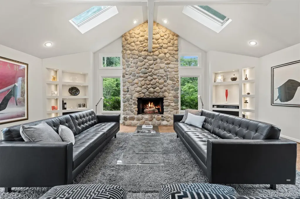 3885 Oakland Drive Bloomfield Hills City MI 48301