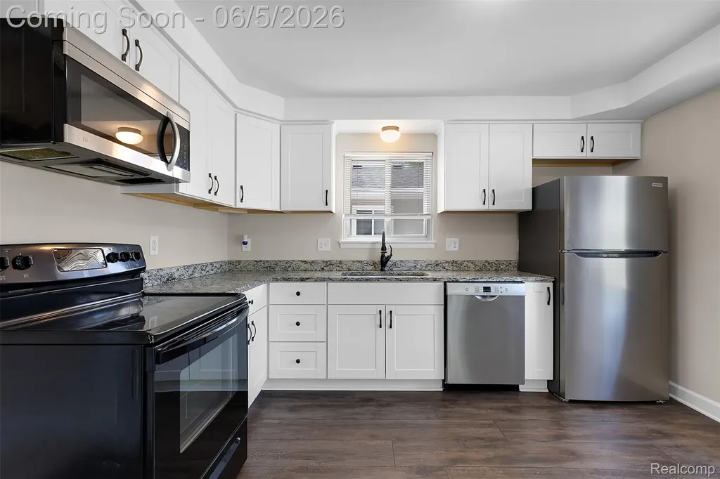 12180 Arcola Street Livonia City MI 48150