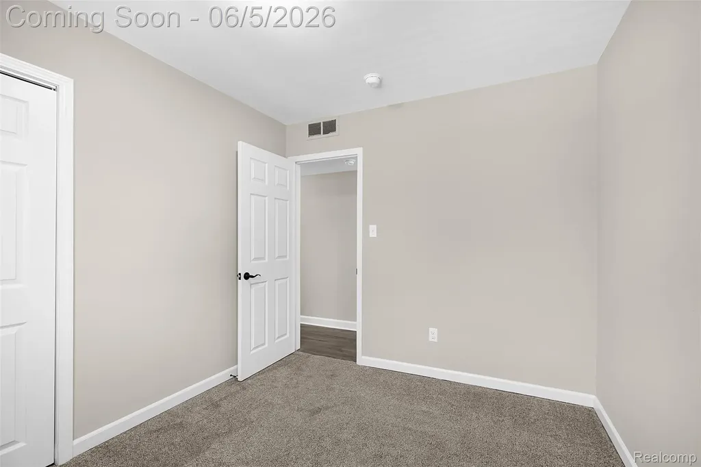 12180 Arcola Street Livonia City MI 48150