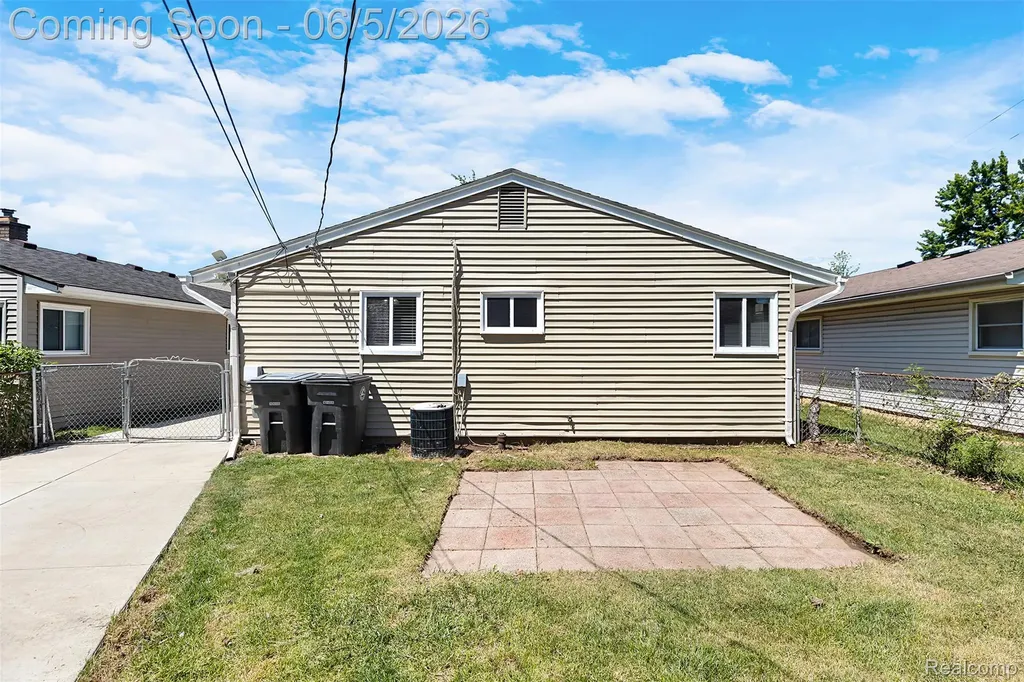 12180 Arcola Street Livonia City MI 48150