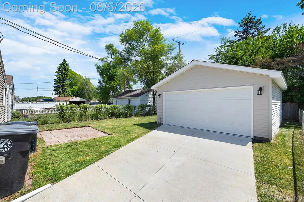 12180 Arcola Street Livonia City MI 48150