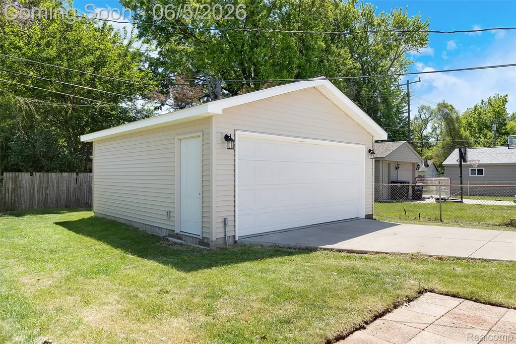 12180 Arcola Street Livonia City MI 48150