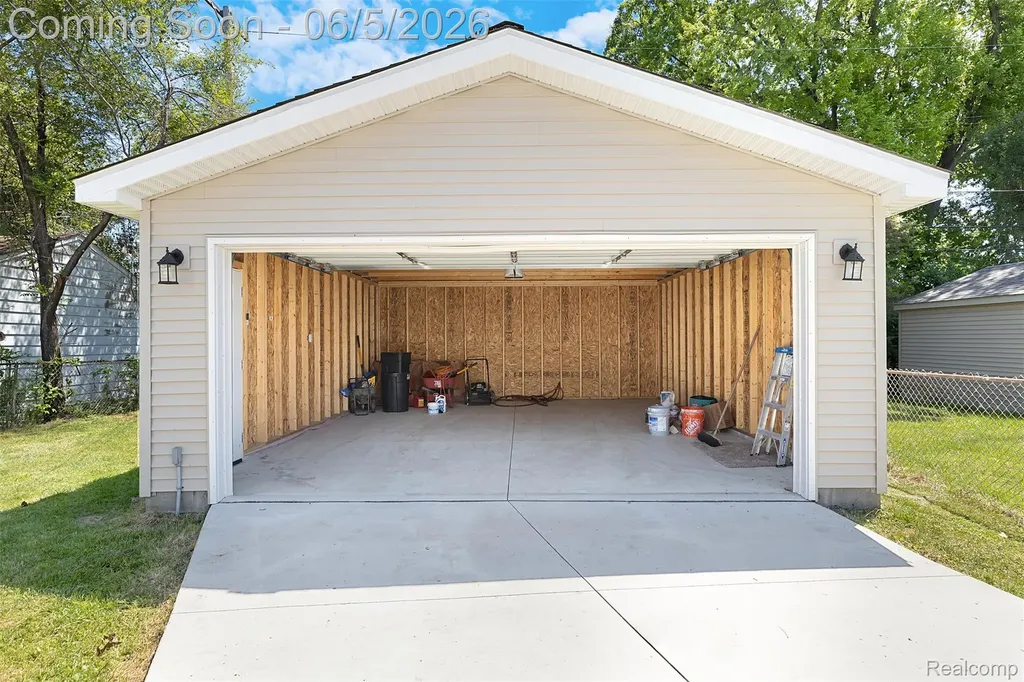 12180 Arcola Street Livonia City MI 48150
