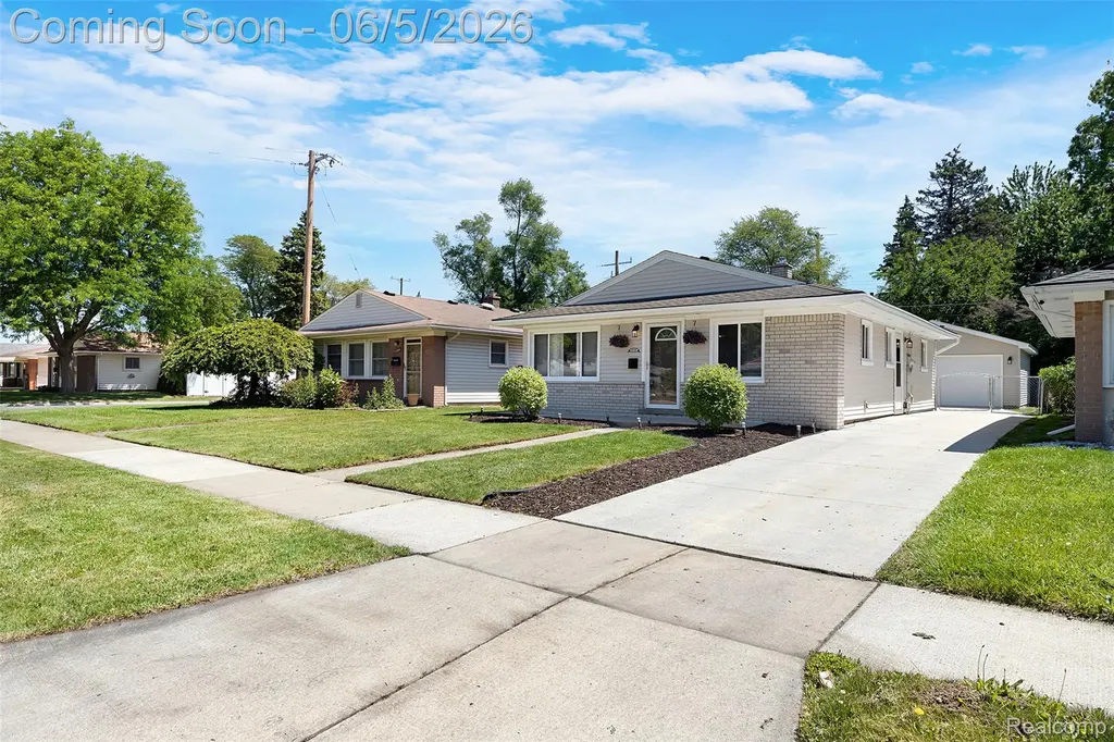 12180 Arcola Street Livonia City MI 48150