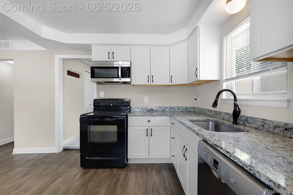 12180 Arcola Street Livonia City MI 48150
