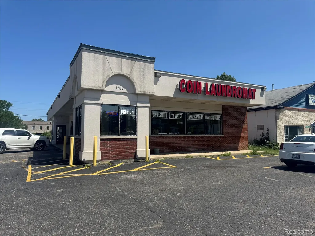 1751 E West Maple Road Walled Lake City MI 48390