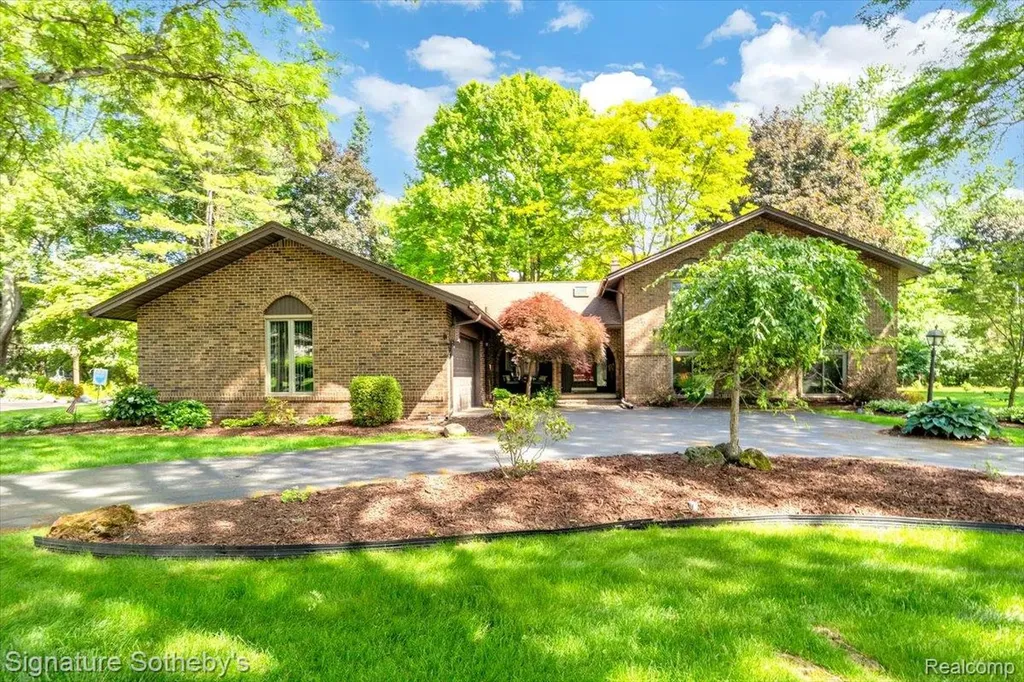 2538 Red Fox Trail Drive Troy City MI 48098