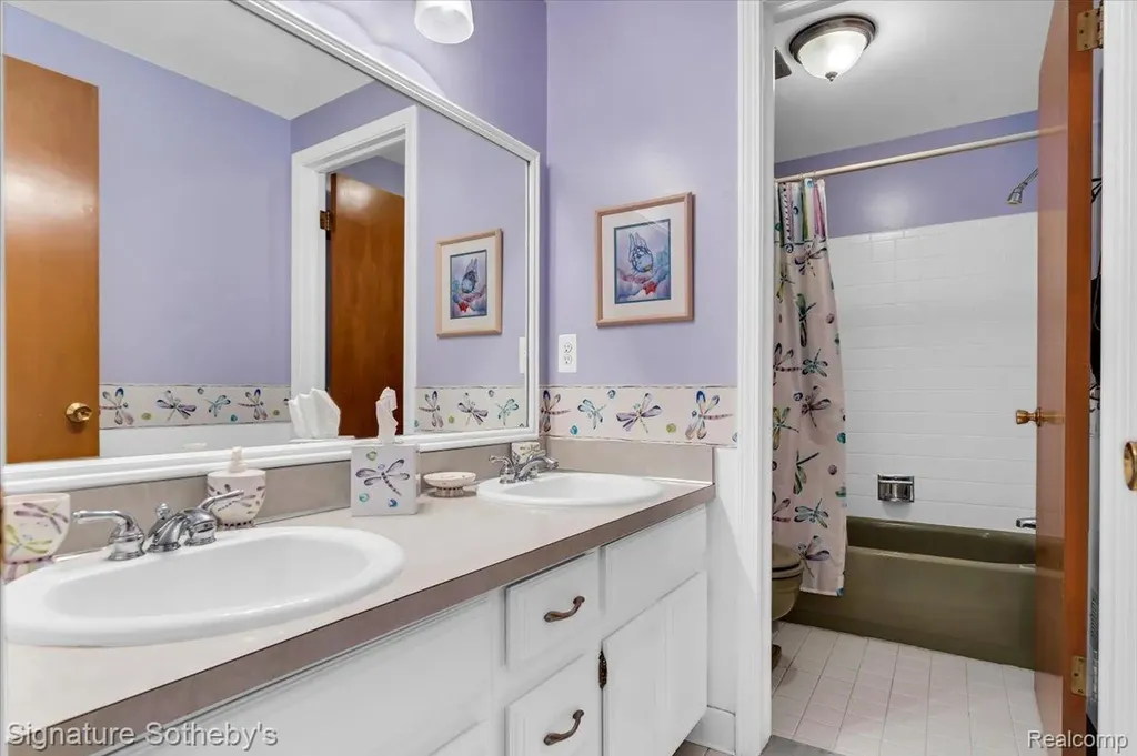 2538 Red Fox Trail Drive Troy City MI 48098