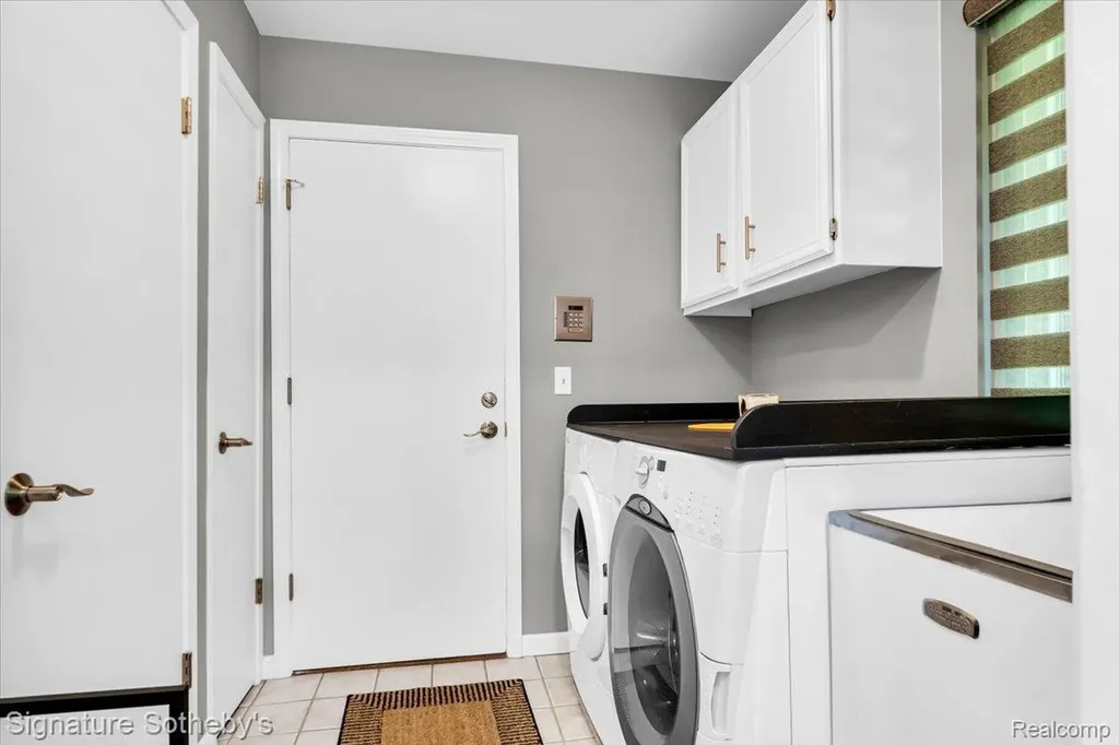 2538 Red Fox Trail Drive Troy City MI 48098