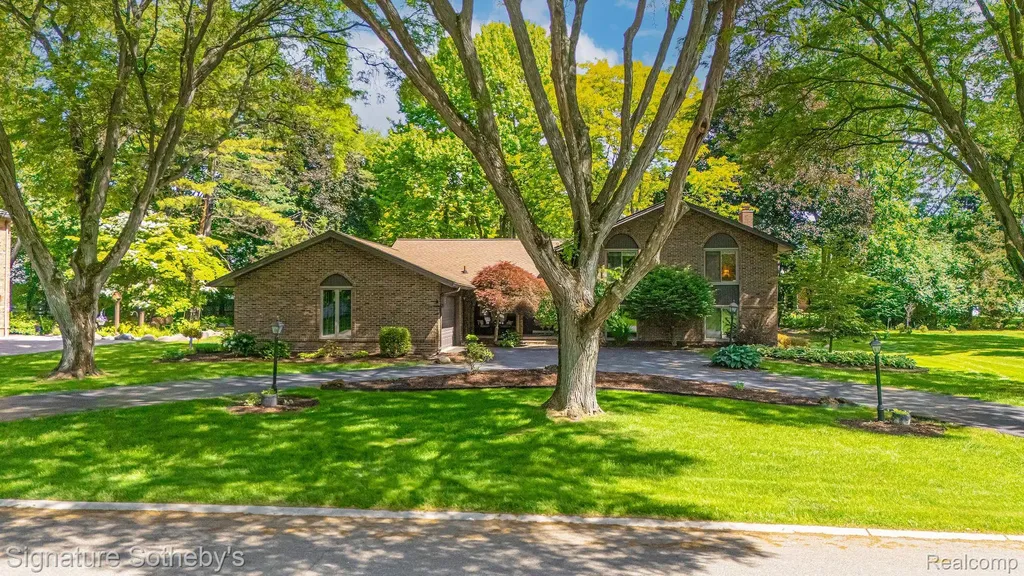 2538 Red Fox Trail Drive Troy City MI 48098
