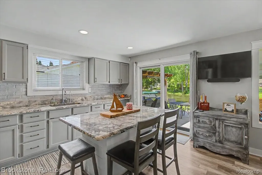 3378 Kingsway Drive Highland Charter Township MI 48356
