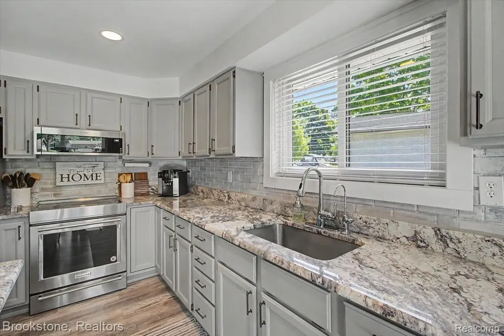 3378 Kingsway Drive Highland Charter Township MI 48356